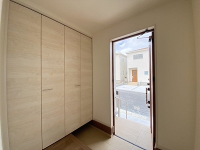 【玄関】 | 八重瀬町具志頭（全11棟）3・4・5・8・10号棟 | 5号棟　スマートキー付き♪