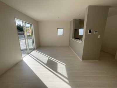 【居間・リビング】 | 八重瀬町具志頭（全11棟）3・4・10号棟 | 10号棟　LDK16帖♪（リビング収納付き）