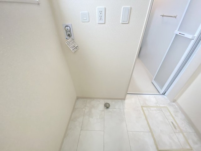 【独立洗面台】 | 八重瀬町具志頭（全11棟）3・4・5・8・10号棟 | 5号棟　三面鏡付き洗髪洗面化粧台♪