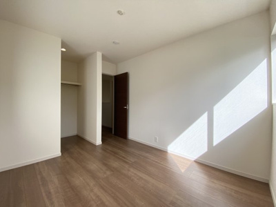 【洋室】 | 八重瀬町具志頭（全11棟）3・4・5・8・10号棟 | 5号棟　洋室6.25帖＋WIC付き♪（WIC×2部屋）