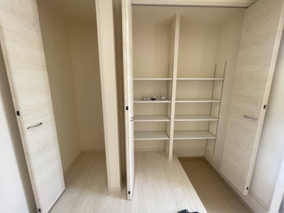 【玄関】 | 八重瀬町具志頭（全11棟）3・4・10号棟 | 10号棟　十分な収納付き玄関♪