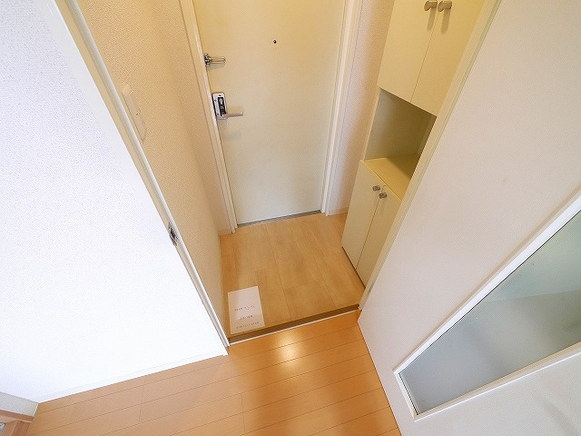 コーポ三和新大宮Ⅰ号館の玄関|ゆったりとした玄関です