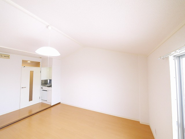 コーポ三和新大宮Ⅰ号館の洋室|明るい洋室です