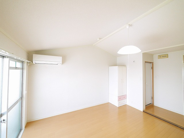 コーポ三和新大宮Ⅰ号館の洋室|使い勝手のいい洋室です