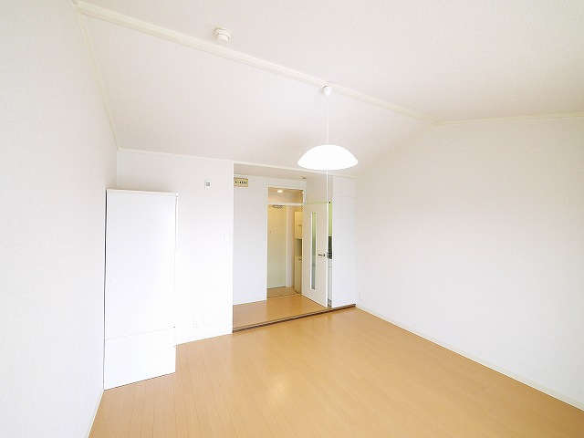 コーポ三和新大宮Ⅰ号館の洋室|明るい洋室です