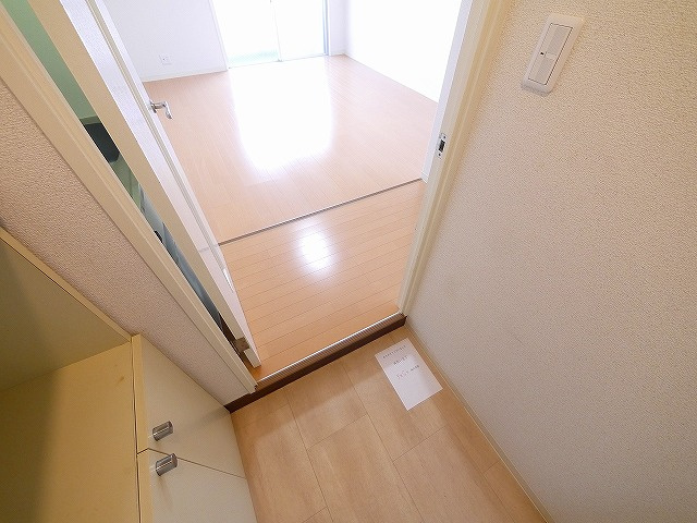 コーポ三和新大宮Ⅰ号館の玄関|きれいな玄関です