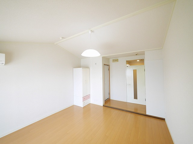 コーポ三和新大宮Ⅰ号館の洋室|使い勝手のいい洋室です