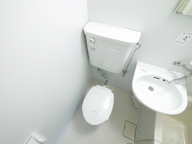 コーポ三和新大宮Ⅰ号館のトイレ|ゆったりとした空間のトイレです