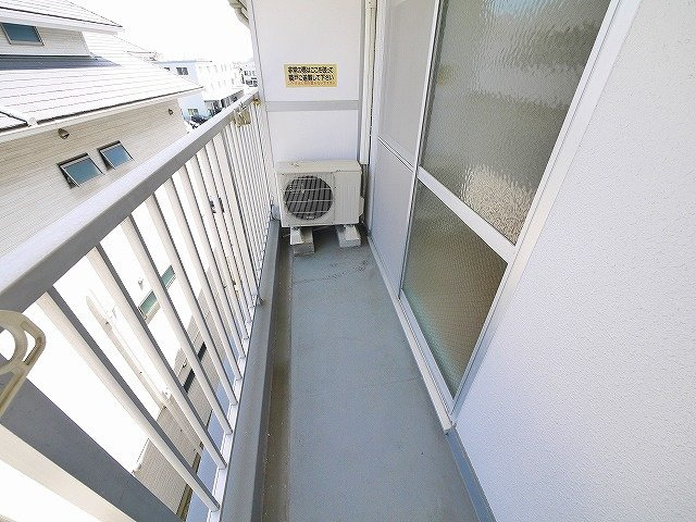 コーポ三和新大宮Ⅰ号館のバルコニー|バルコニーからの眺めを楽しみながら食事をしませんか