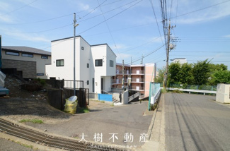 【前面道路含む現地写真】 | 宅地建物取引士による不動産のご説明・現地のご案内、住宅金融普及協会住宅ローンアドバイザーが住宅ローンのアドバイスから融資実行までのお手伝いをしっかりサポートします♪