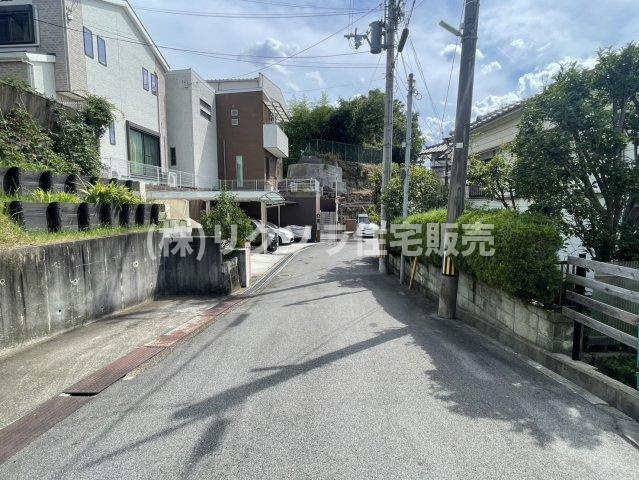 成田西町　中古一戸建ての前面道路含む現地写真|■物件内覧・資金計画相談・住宅ローン相談、リフォーム相談、お問合せ受付中■
※当日・翌日のご内覧、ご相談はお電話でのお問合せがスムーズです！
