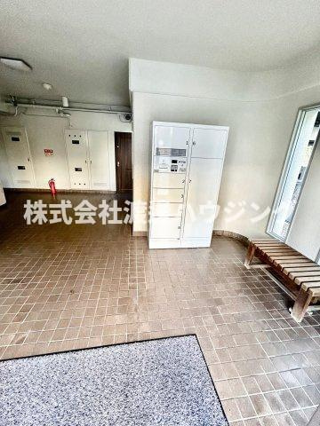 メゾン千里中央のエントランス