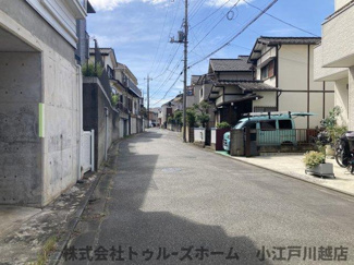 【前面道路含む現地写真】