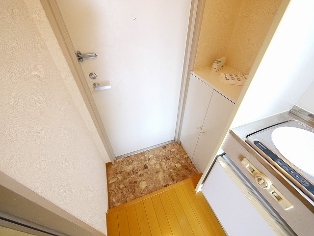 コーポ三和新大宮Ⅱ号館の玄関|シンプルで使いやすい玄関です