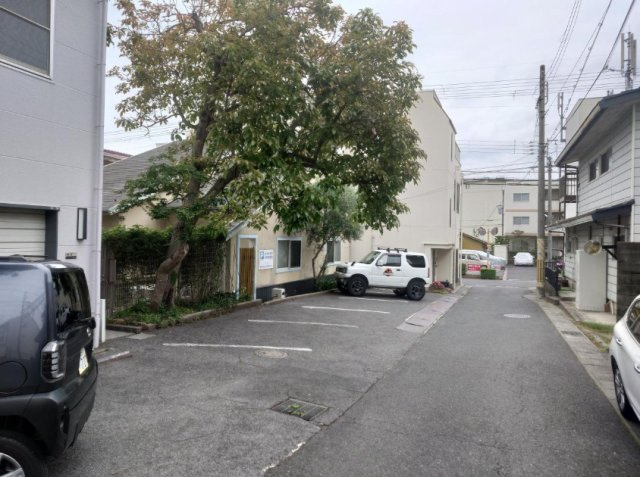 ミツビルの駐車場