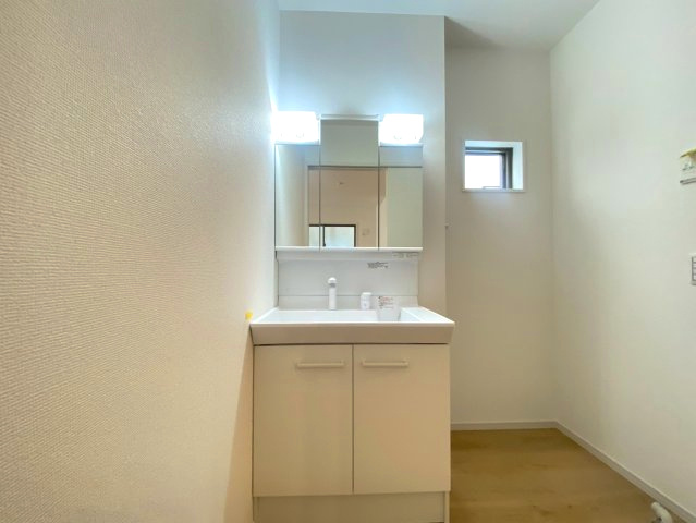 【価格改定】向日市鶏冠井町沢ノ西の独立洗面台|収納力と機能性を備えた洗面化粧台です！