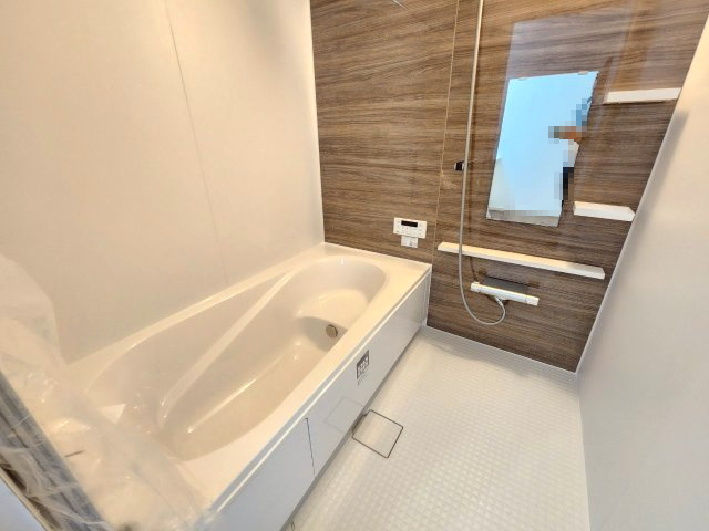 【価格改定】向日市鶏冠井町沢ノ西の浴室|約1坪サイズの浴室
毎日の疲れを癒す、快適なバスタイムをお楽しみいただけます。