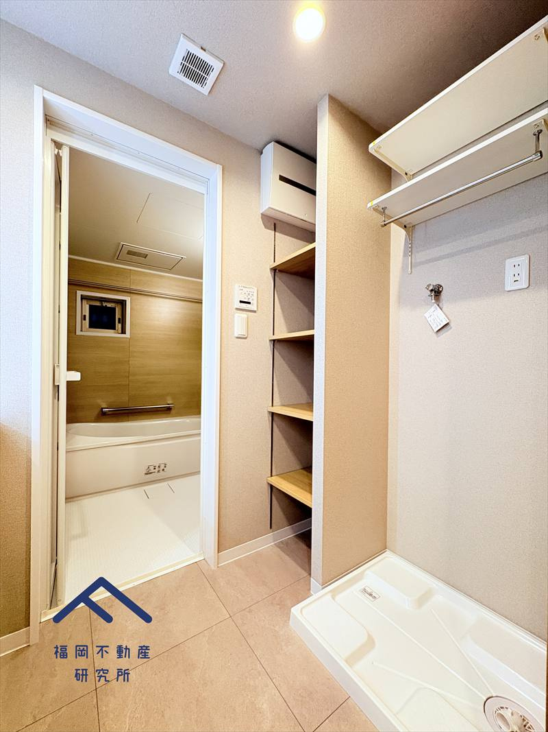 アーバンパレス春日一の谷LAKE AVENUEの独立洗面台