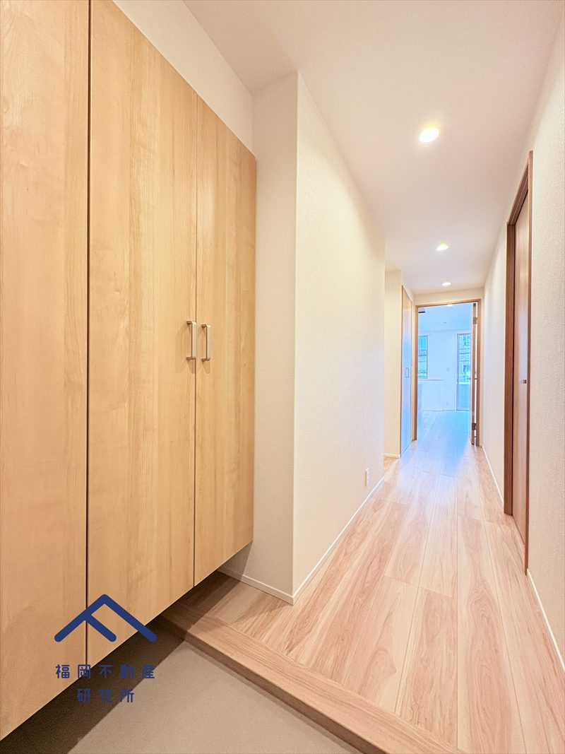 アーバンパレス春日一の谷LAKE AVENUEの玄関