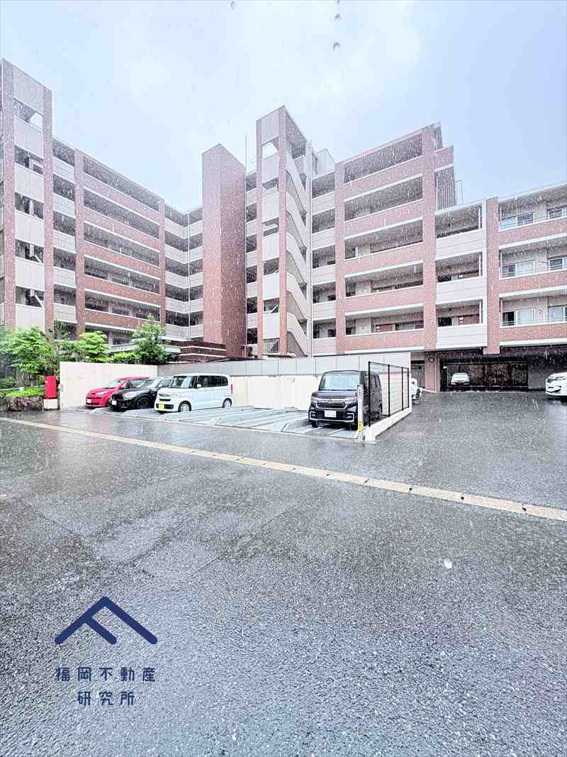 アーバンパレス春日一の谷LAKE AVENUEの駐車場