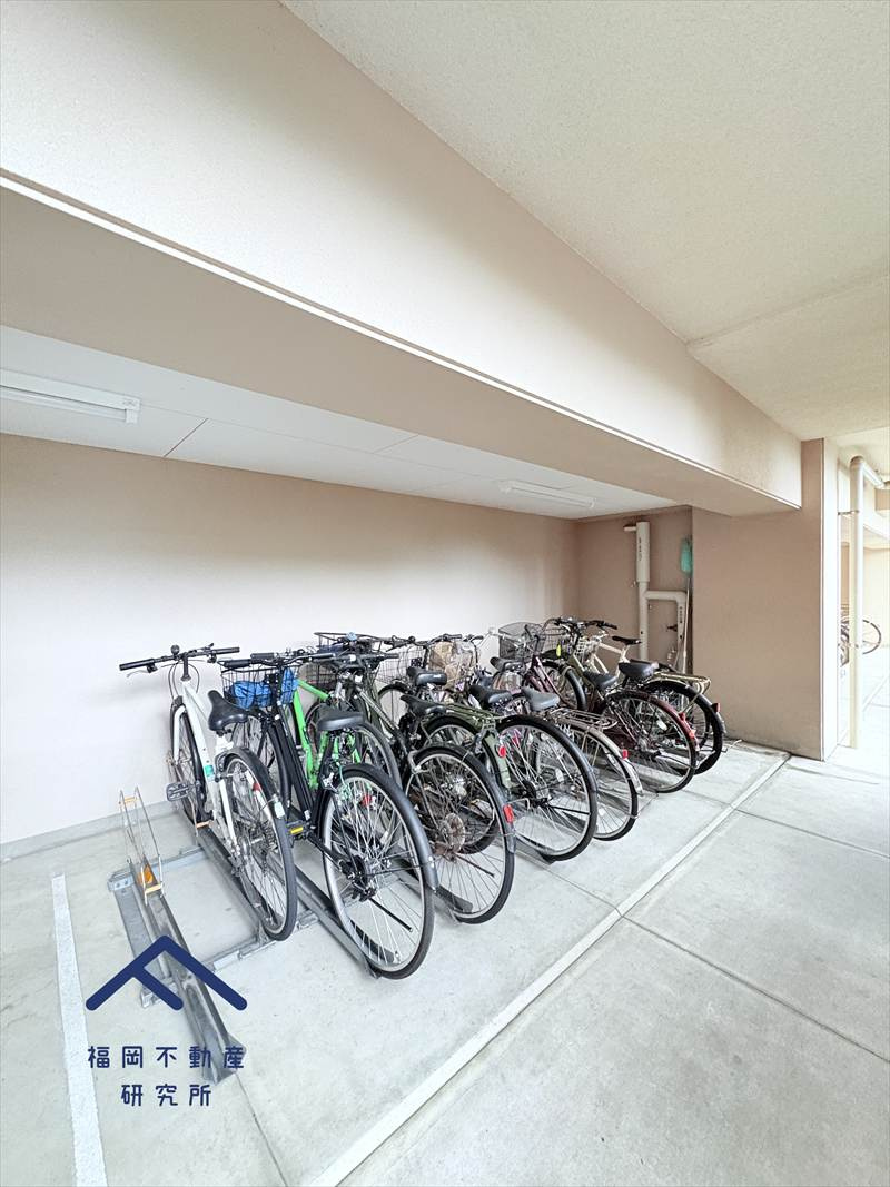 アーバンパレス春日一の谷LAKE AVENUEの駐輪場