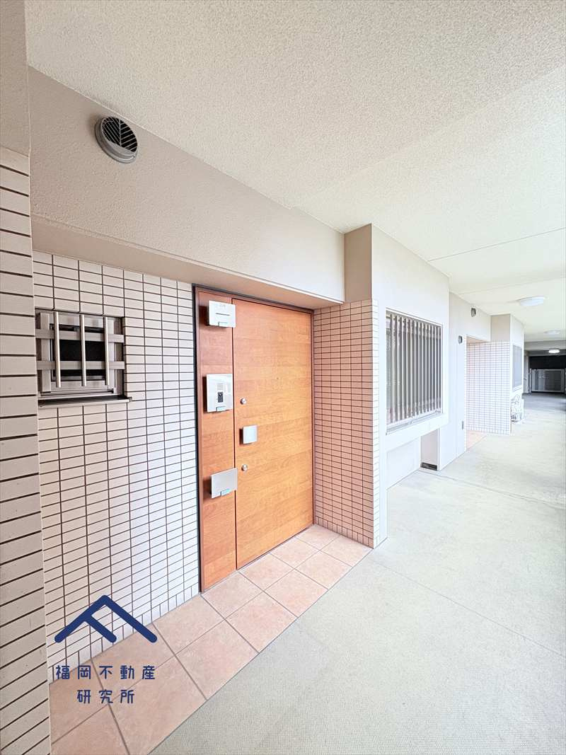 アーバンパレス春日一の谷LAKE AVENUEの玄関