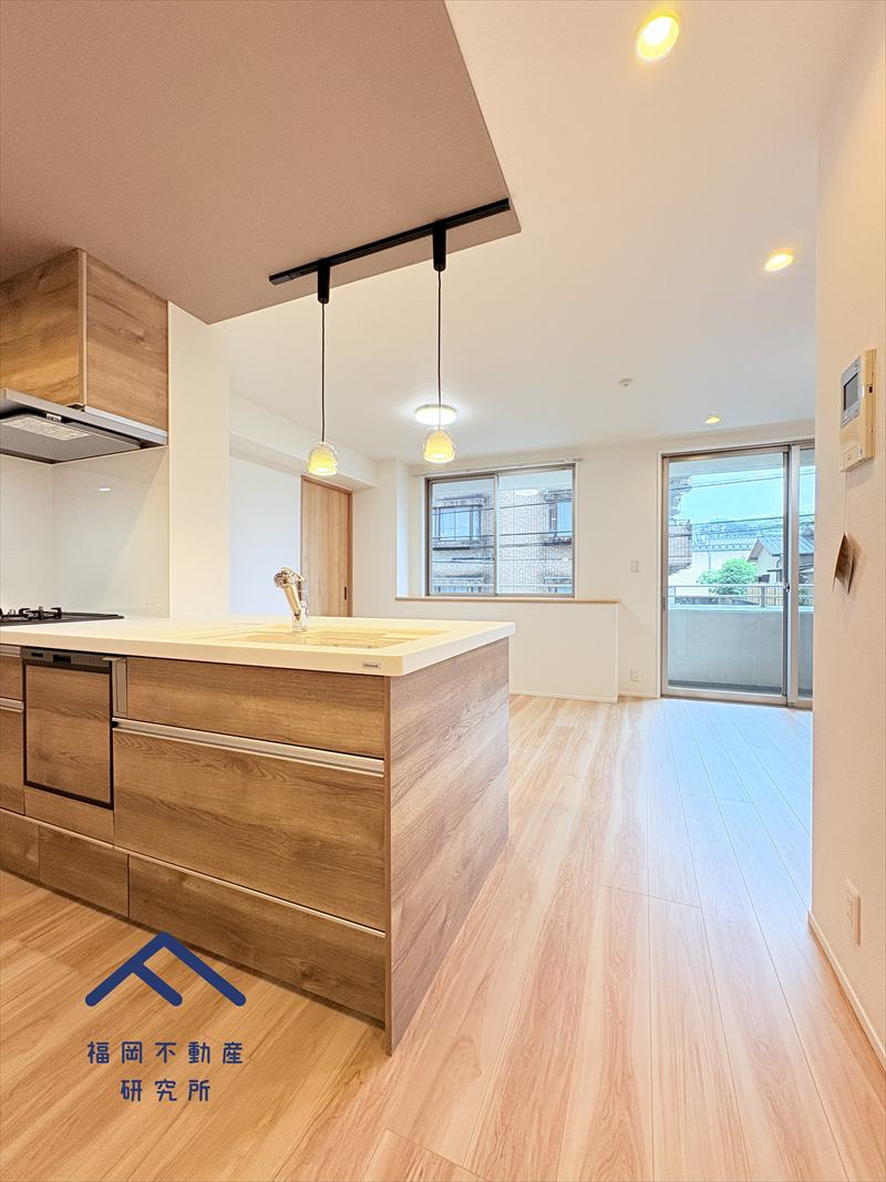 アーバンパレス春日一の谷LAKE AVENUEの居間・リビング