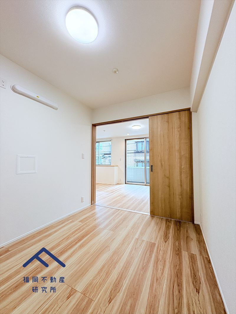 アーバンパレス春日一の谷LAKE AVENUEの洋室