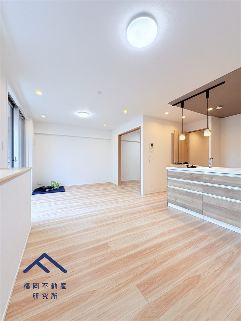 アーバンパレス春日一の谷LAKE AVENUEの居間・リビング