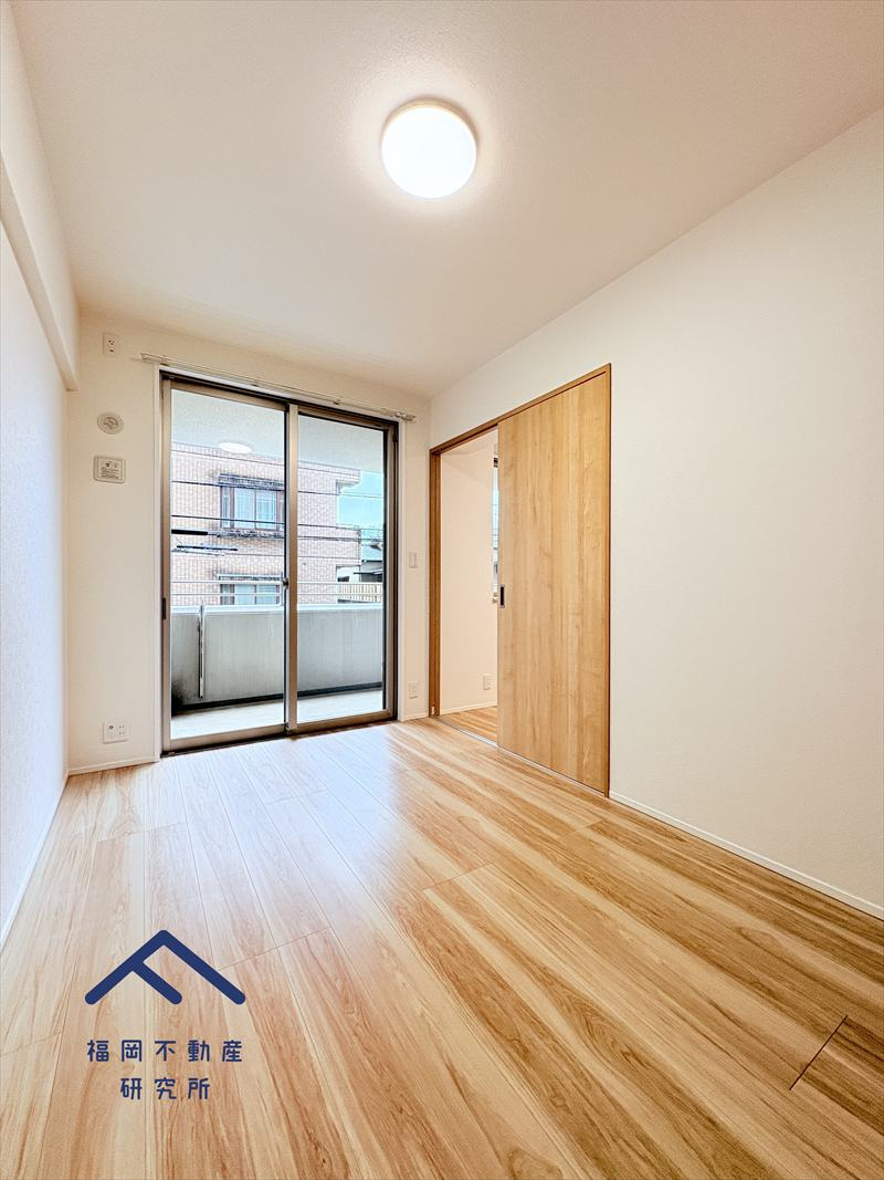 アーバンパレス春日一の谷LAKE AVENUEの洋室