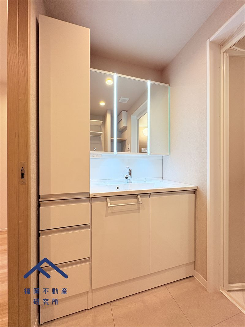 アーバンパレス春日一の谷LAKE AVENUEの独立洗面台