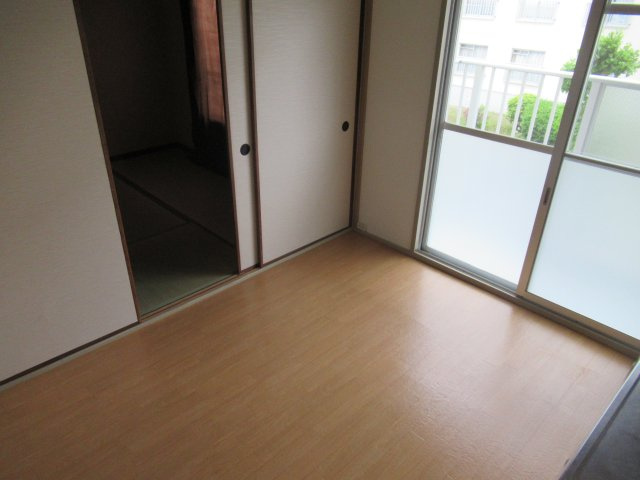 兵庫県公社　東垂水南（４）２号棟の居間・リビング|使いやすい居間です