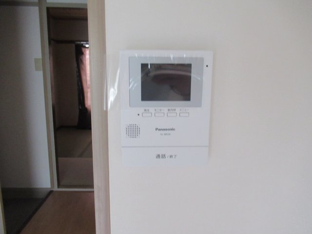 兵庫県公社　東垂水南（４）２号棟のセキュリティ|モニター付きインターホンがあるので急な来客でも安心です