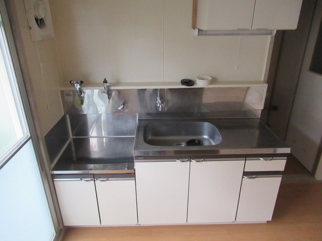 兵庫県公社　東垂水南（４）２号棟のキッチン|コンパクトなキッチンで掃除もラクラク