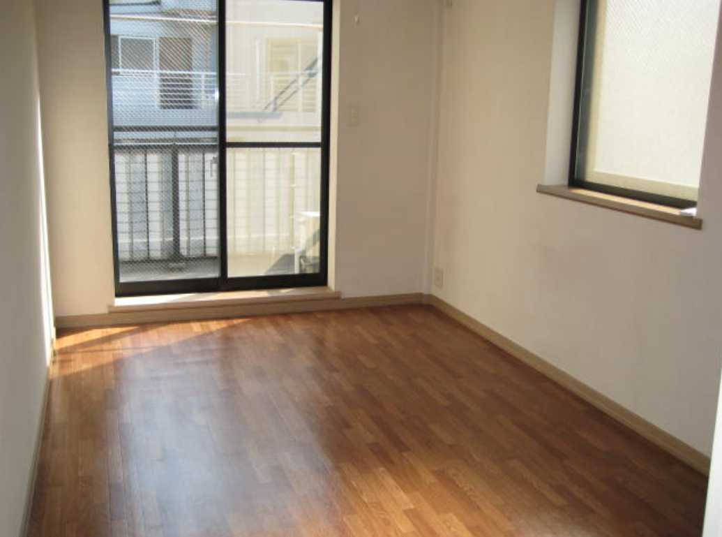 ベイシェス三軒茶屋　駅徒歩２分　女性限定　最上階の居間・リビング