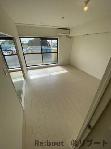 市川東レジデンスの居間・リビング