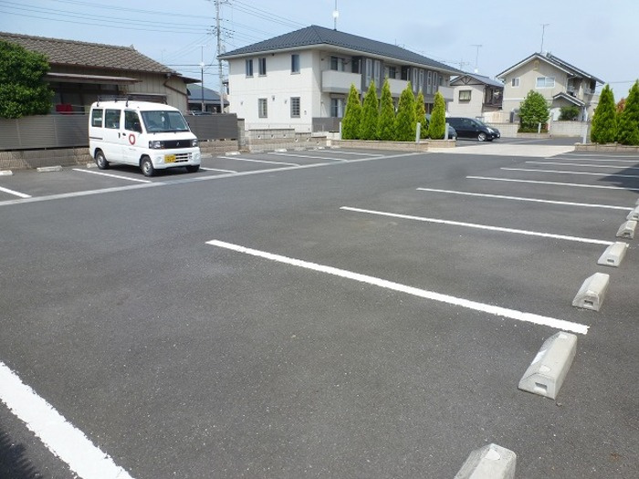 ライデンハイツⅡの駐車場
