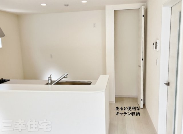 碧南市相生町の収納|大変便利なキッチン収納、食材ストックに困りません