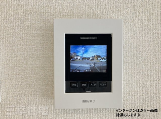 碧南市相生町のセキュリティ|夜の訪問者もカラーでしっかり確認でき、録画をすることも可能です。ズームアップも可能なため、見にくい時でも安心です。また、訪問者がボタンを押さなくても、いつでも玄関先の様子を映像と音でチェックできます