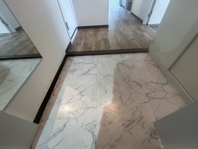 テン・フォーティの玄関