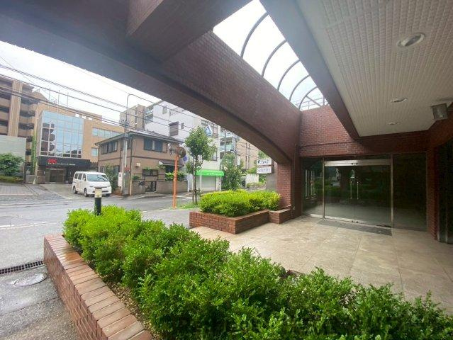 習志野市津田沼２丁目の店舗一部のエントランス
