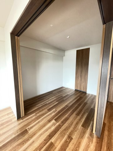 レーベン南大高　THE　ONEの洋室