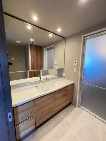 レーベン南大高　THE　ONEの洗面所