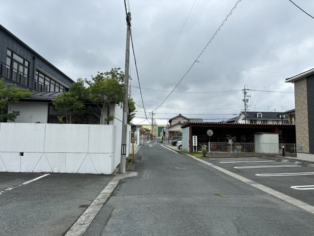 豊橋市藤沢町店子付き店舗の周辺|南側前面道路