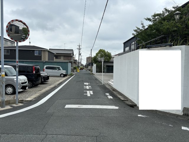 豊橋市藤沢町店子付き店舗の周辺|南側前面道路