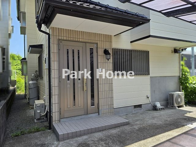 高知市瀬戸南町1丁目　中古戸建ての玄関