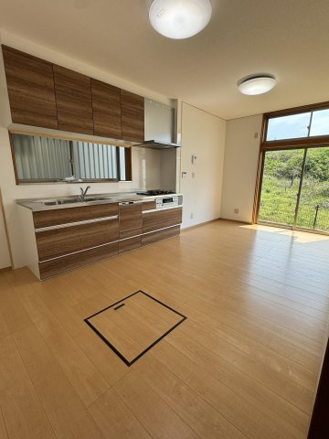 高知市瀬戸南町1丁目　中古戸建てのキッチン