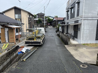 【前面道路含む現地写真】 | 前面道路は広いので駐車も楽々です。