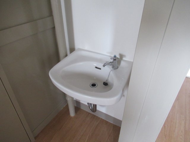 兵庫県公社　東垂水南（１）6号棟の洗面所|使いやすい洗面所です