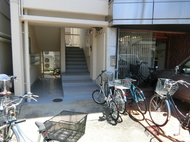 三和第5マンションのエントランス